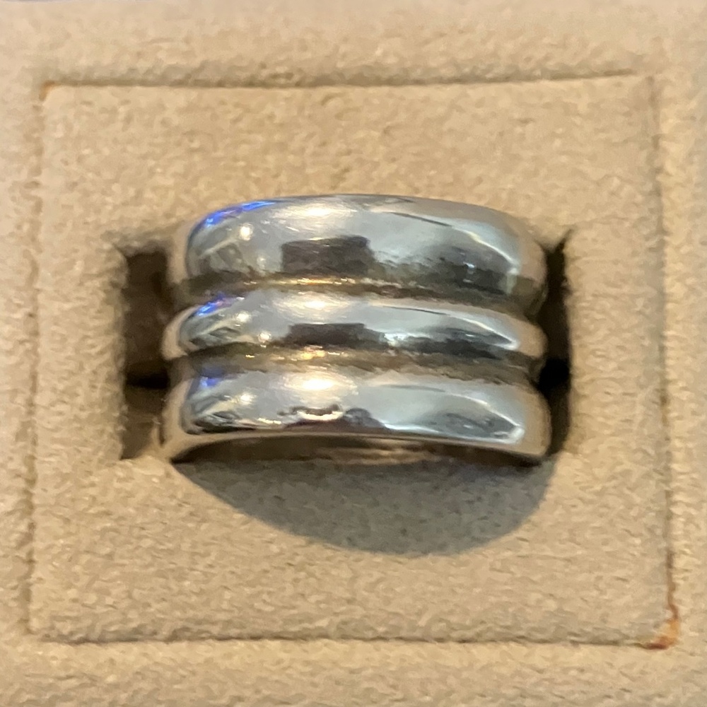 Solid Round Ribbed Infinity Ring